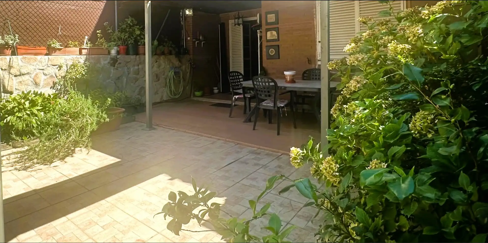 Terrasse von Einfamilien-Reihenhaus zum Verkauf in Algete mit Klimaanlage, Heizung und Privatgarten
