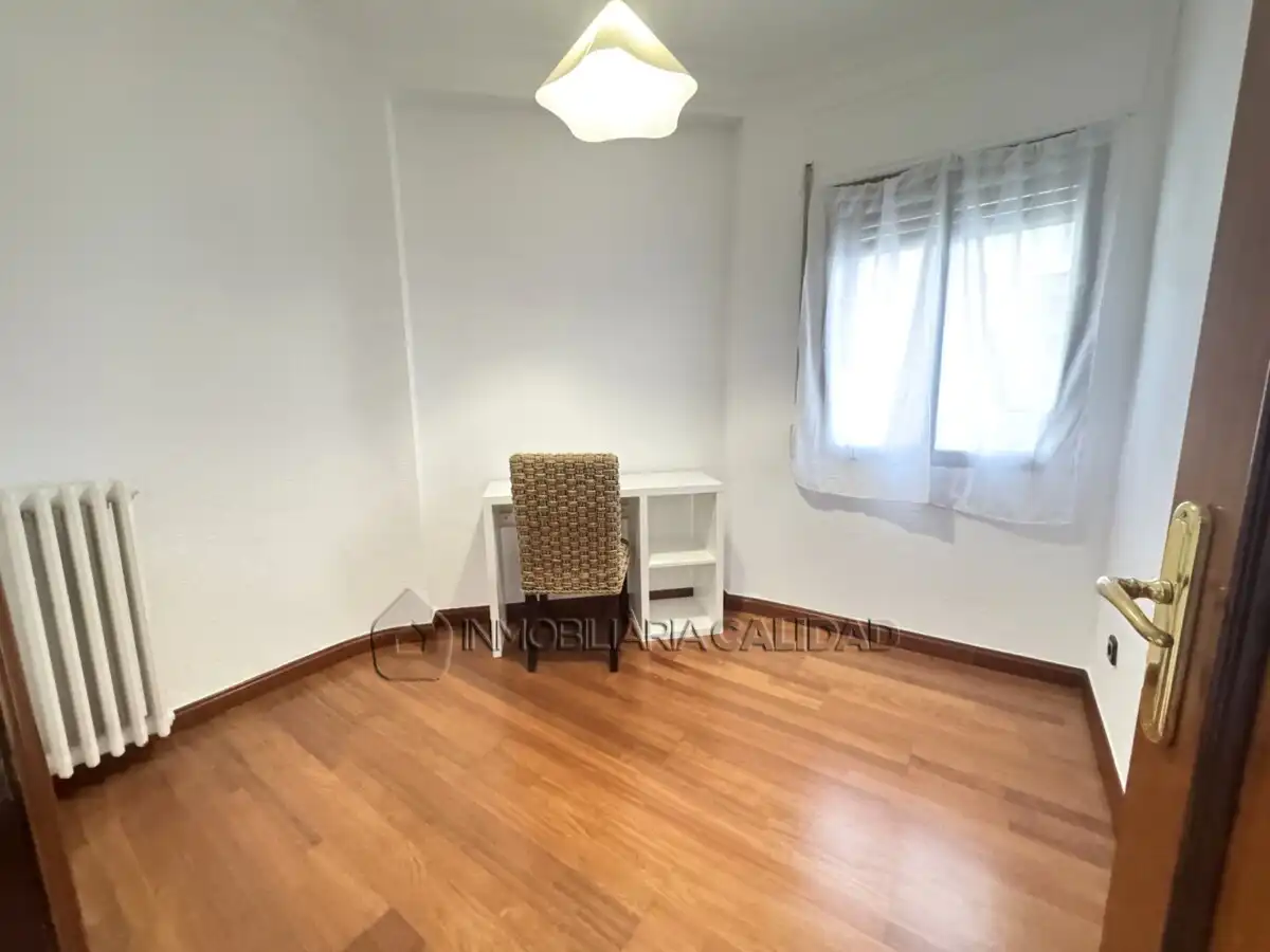 Schlafzimmer von Wohnung zur Miete in Burgos mit Heizung und Möbliert