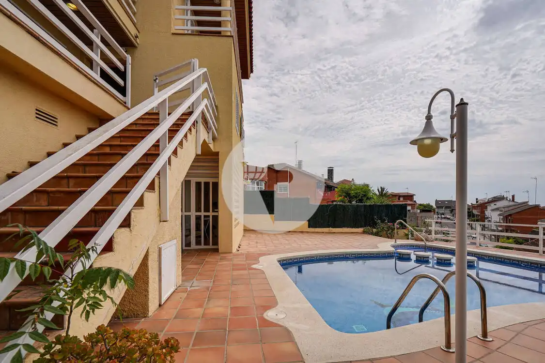 Piscina de Casa o chalet en venta en Viladecans con Aire acondicionado, Calefacción y Terraza