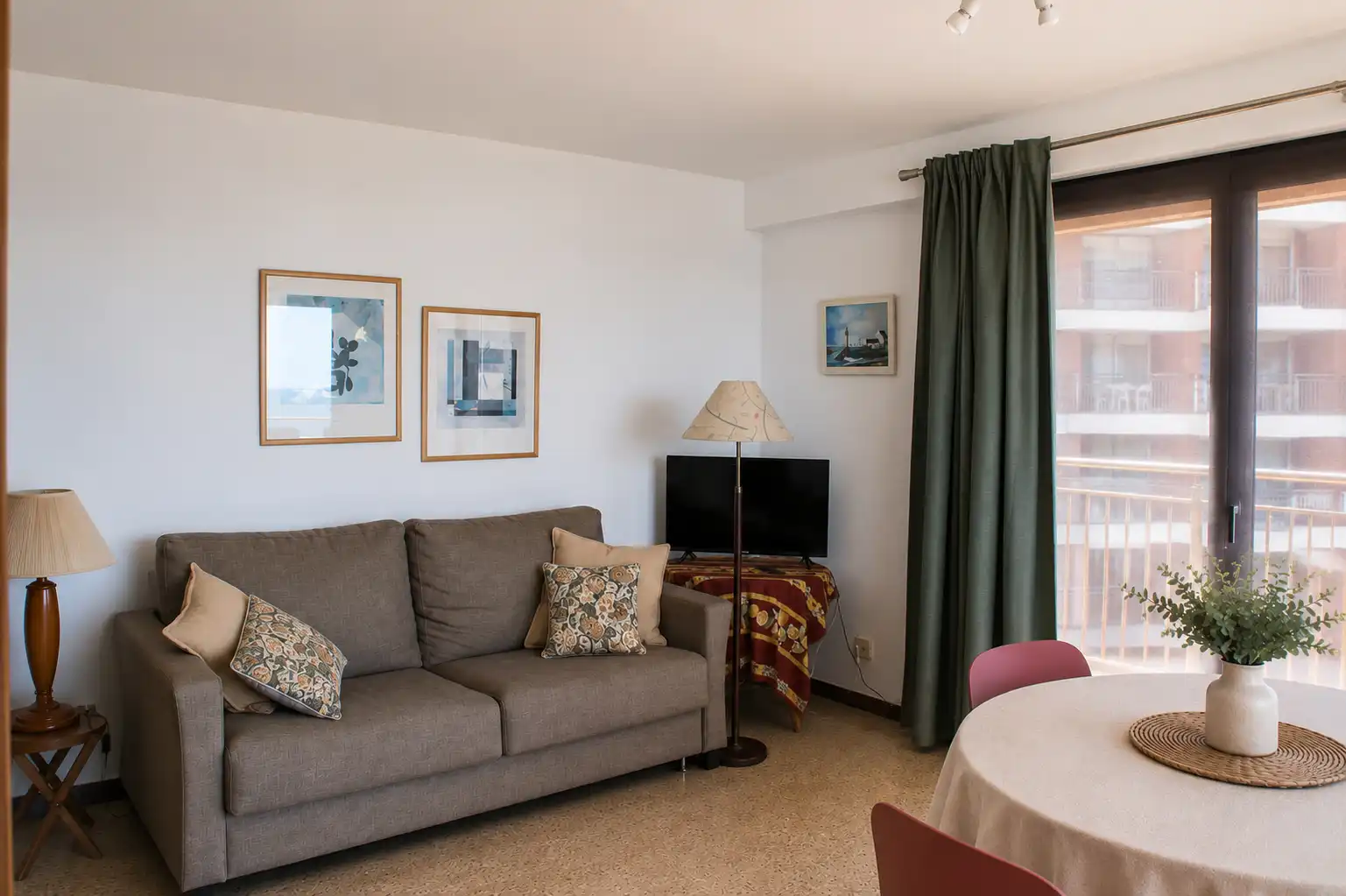 Wohnzimmer von Wohnungen zur Miete in Palamós mit Klimaanlage, Terrasse und Möbliert