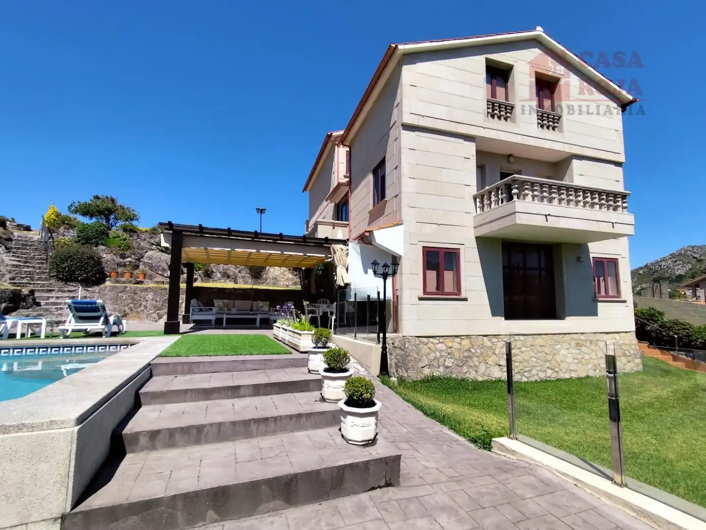 Vista exterior de Casa o chalet en venta en Cangas  con Calefacción, Terraza y Piscina