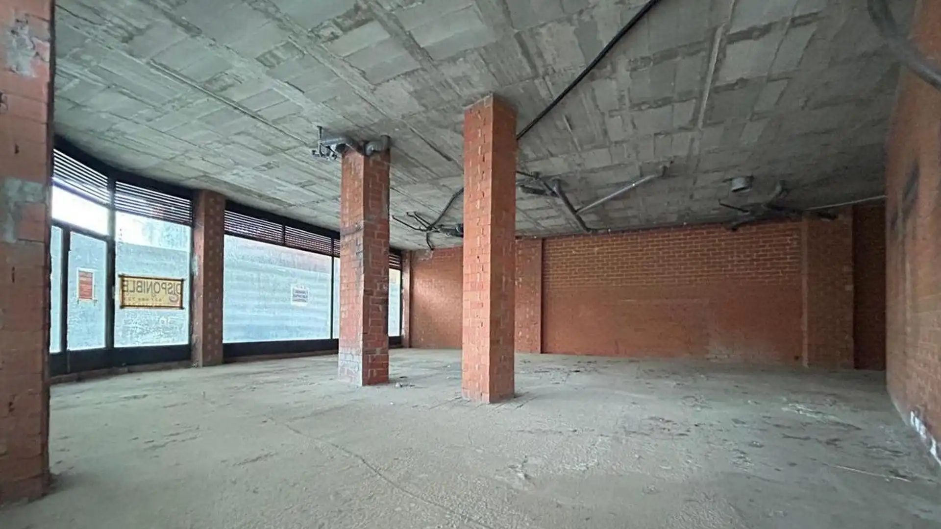 Local en venda en Mora