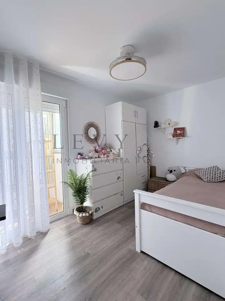 Dormitori de Pis en venda en Fuengirola amb Aire condicionat, Calefacció i Terrassa