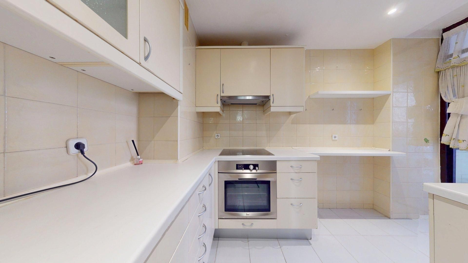 Cocina de Piso en venta en  Madrid Capital con Calefacción y Terraza