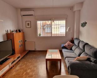 Sala d'estar de Pis en venda en  Madrid Capital amb Aire condicionat, Calefacció i Jardí privat