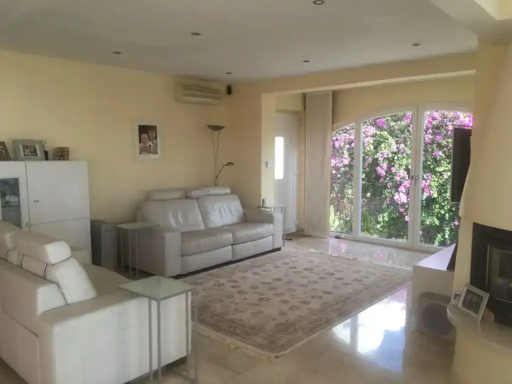 Sala d'estar de Pis en venda en El Campello amb Aire condicionat, Jardí privat i Piscina