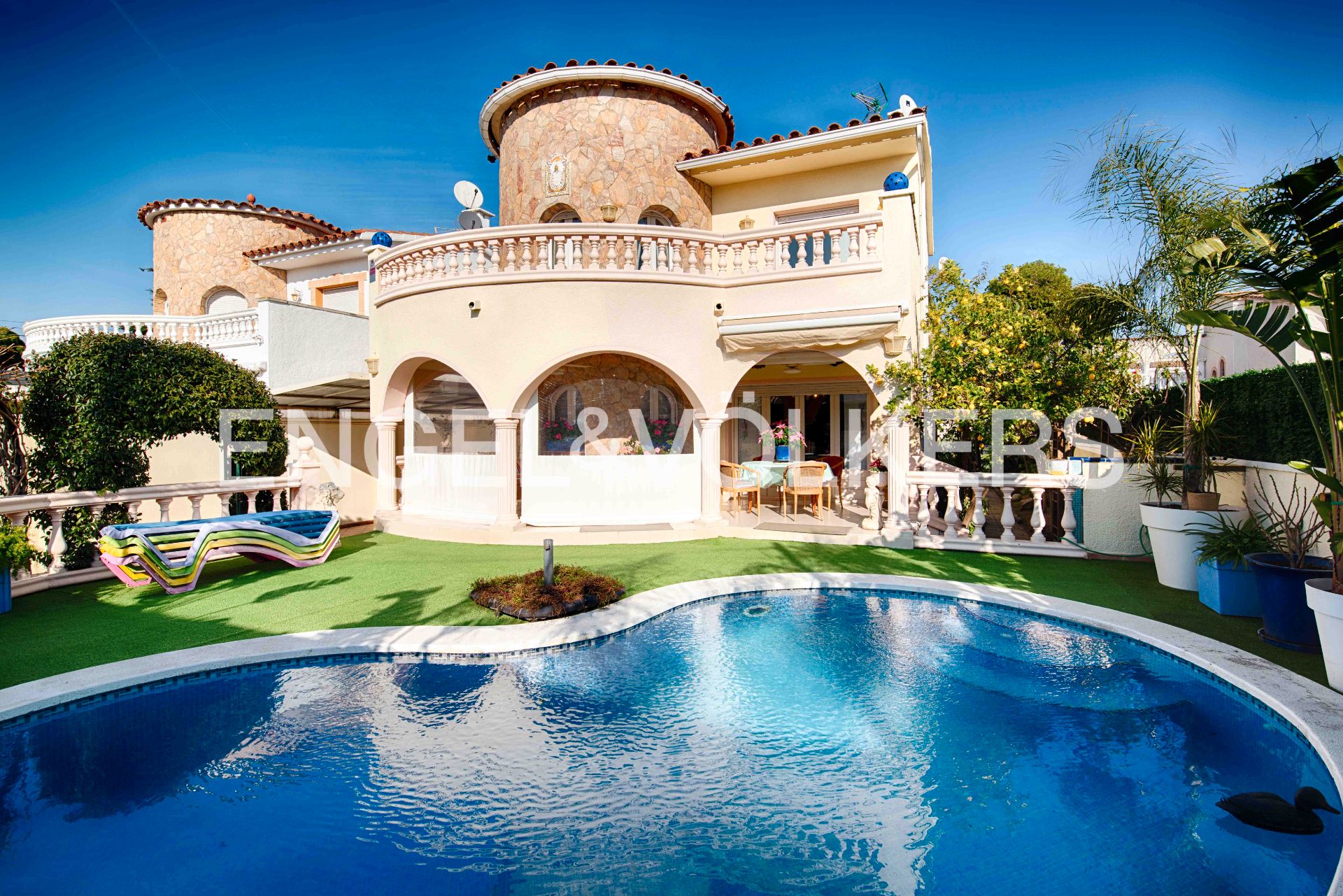 Exterior view of House or chalet for sale in Empuriabrava  with Air Conditioner, Heating and Private garden