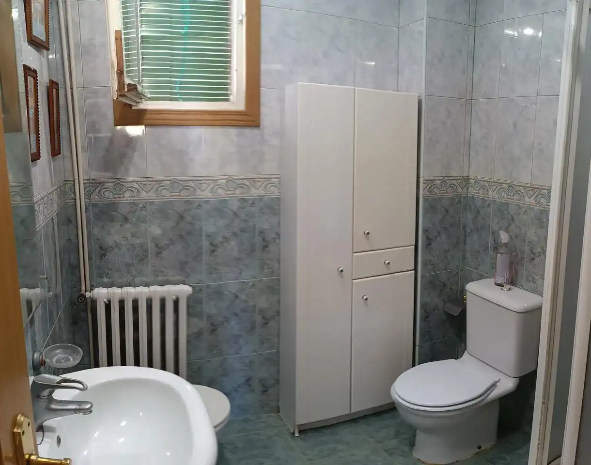 Baño de Piso en venta en Calatayud con Calefacción y Amueblado