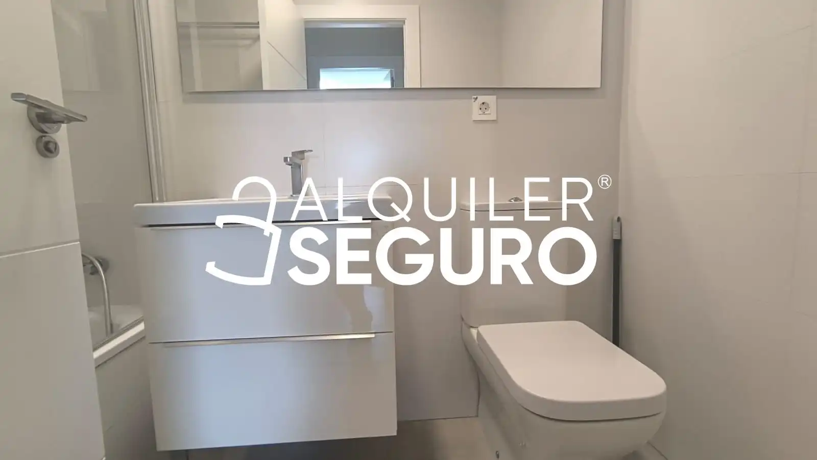 Bany de Pis de lloguer en Sevilla amb Aire condicionat, Traster i Piscina
