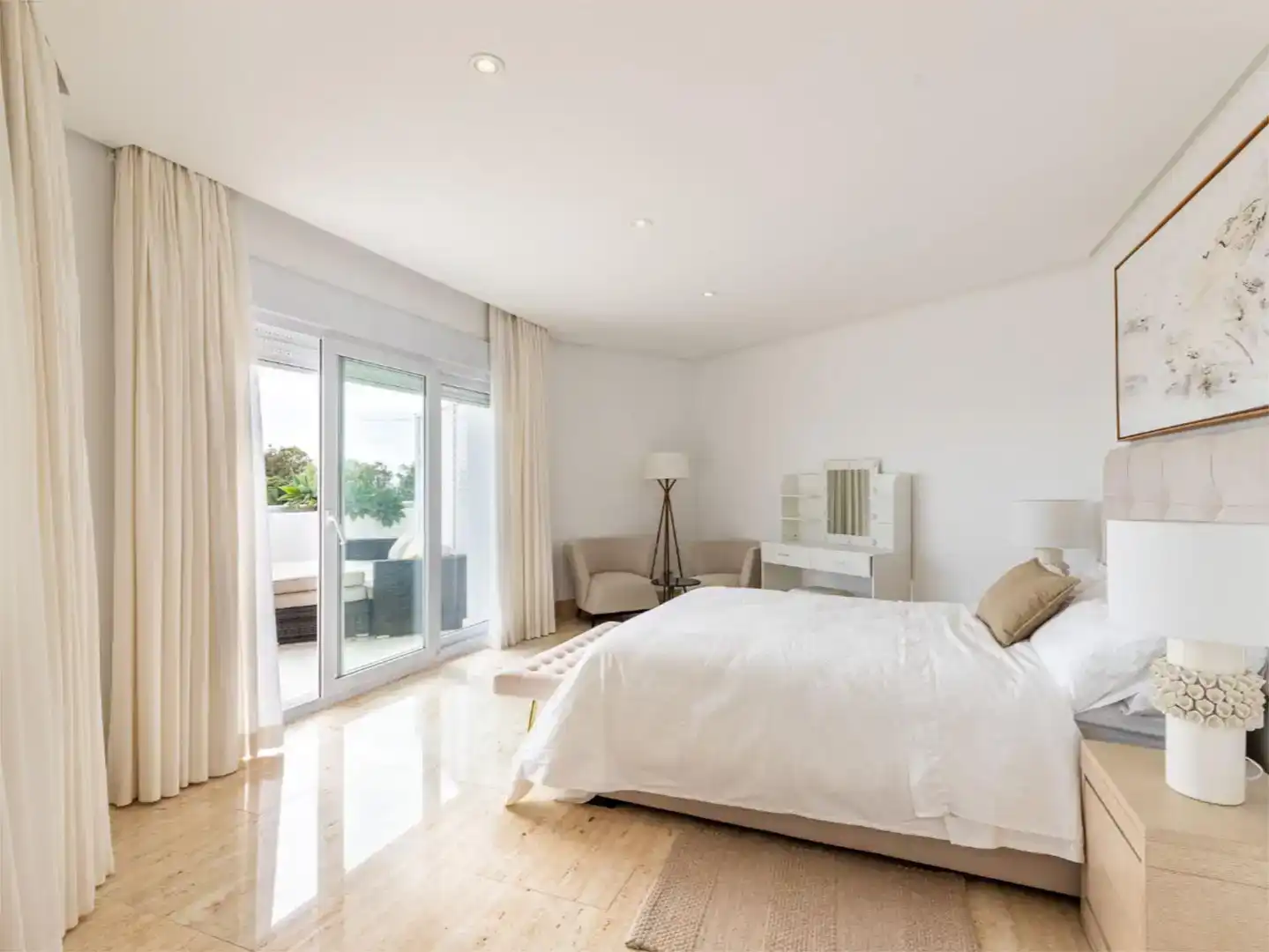 Bedroom of Flat for rent in Marbella  with Air Conditioner, Swimming Pool and Balcony