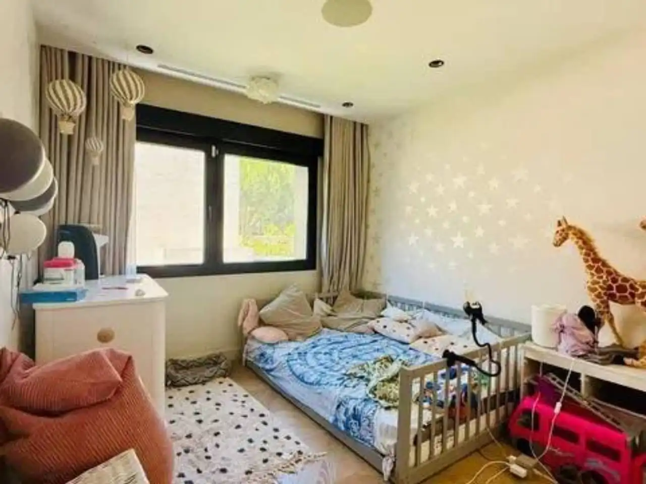 Dormitori de Casa o xalet de lloguer en Pozuelo de Alarcón amb Aire condicionat, Calefacció i Jardí privat