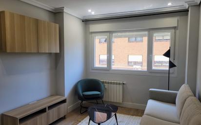 Living room of Flat to rent in  Madrid Capital  with Air Conditioner, Heating and Parquet flooring