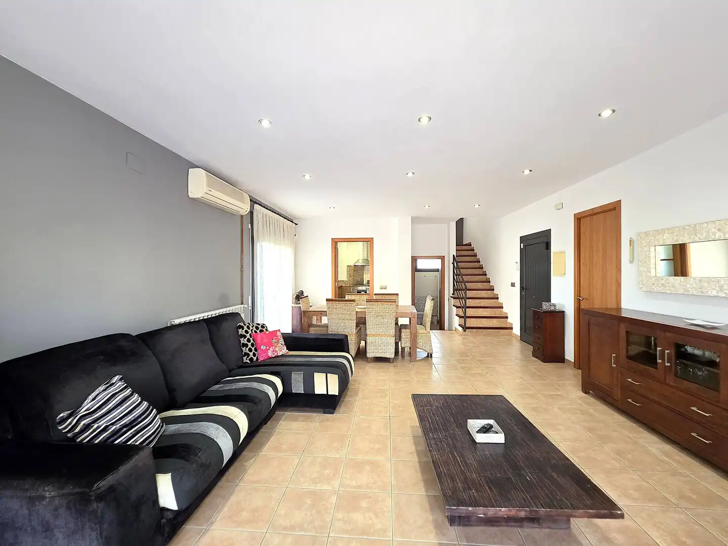 Casa con terraza en venta en Urbanizacion OLOT, imagen 2