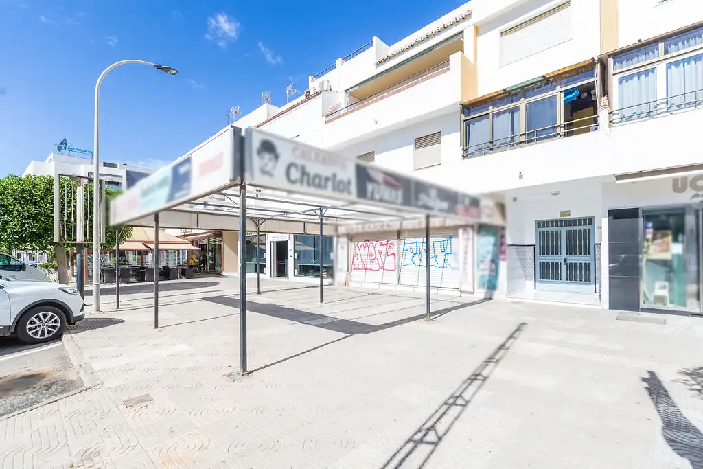 Vista exterior de Local de lloguer en Roquetas de Mar