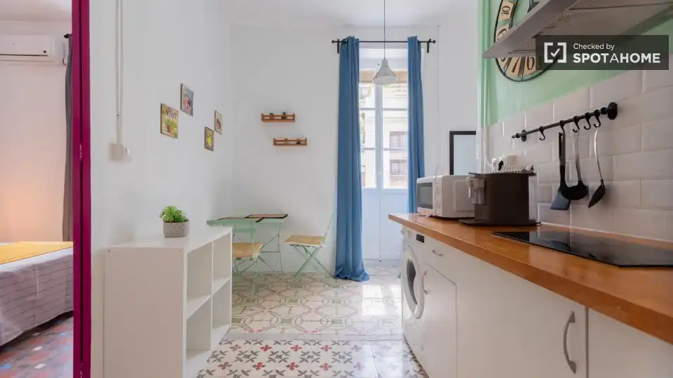 Flat with terrace to rent in Ciutat Vella, imagen 6