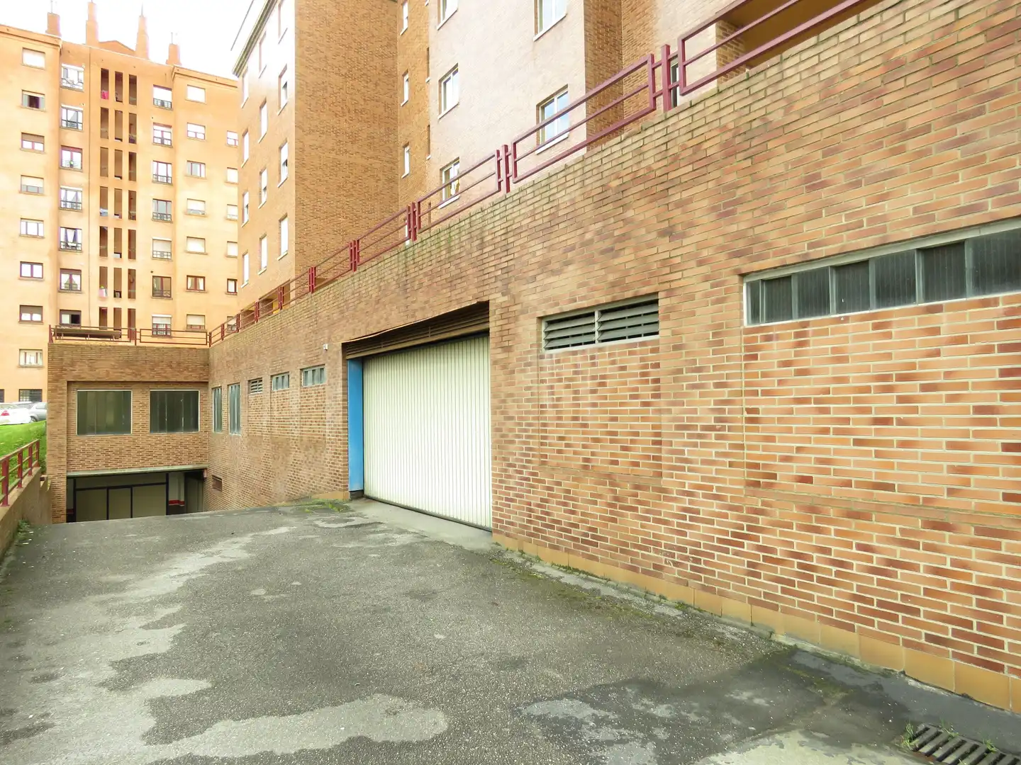 Außenansicht von Garage zur Miete in Oviedo 