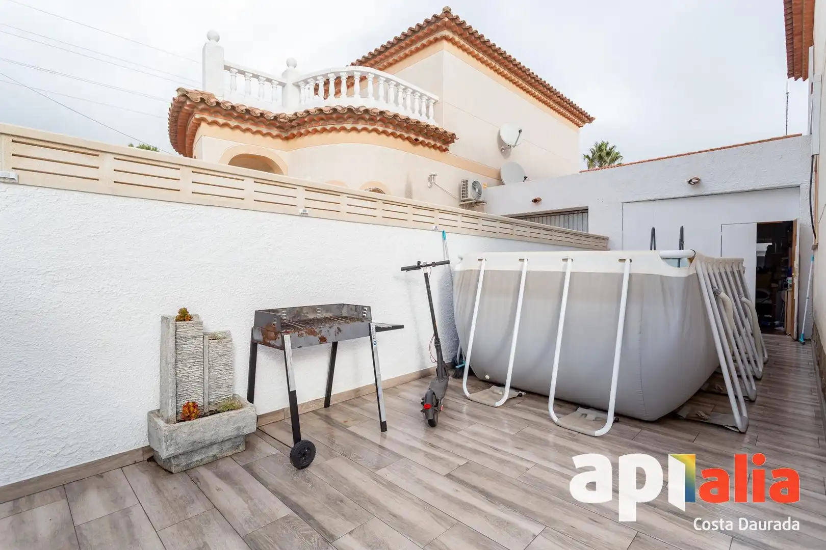 Semi-detached house with pool for sale in Calle CALIFORNIA DE, imagen 17