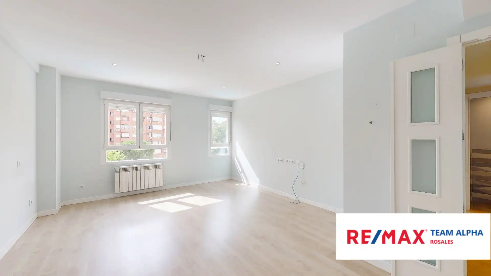 Sala d'estar de Casa o xalet en venda en Madrid amb Calefacció, Jardí privat i Parquet