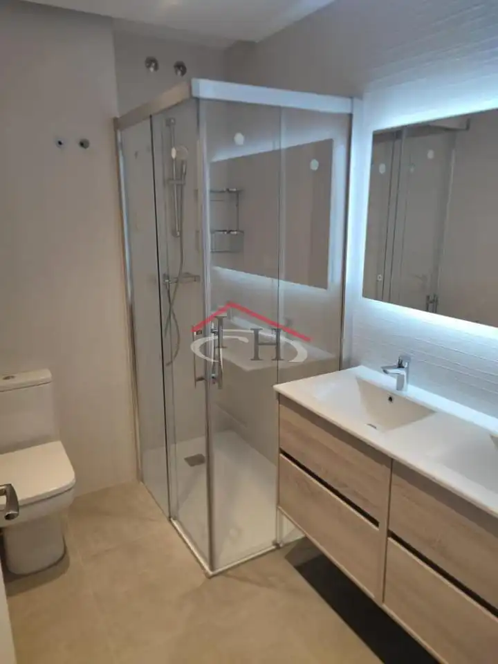 Baño de Apartamento de alquiler en León Capital  con Calefacción, Parquet y Terraza