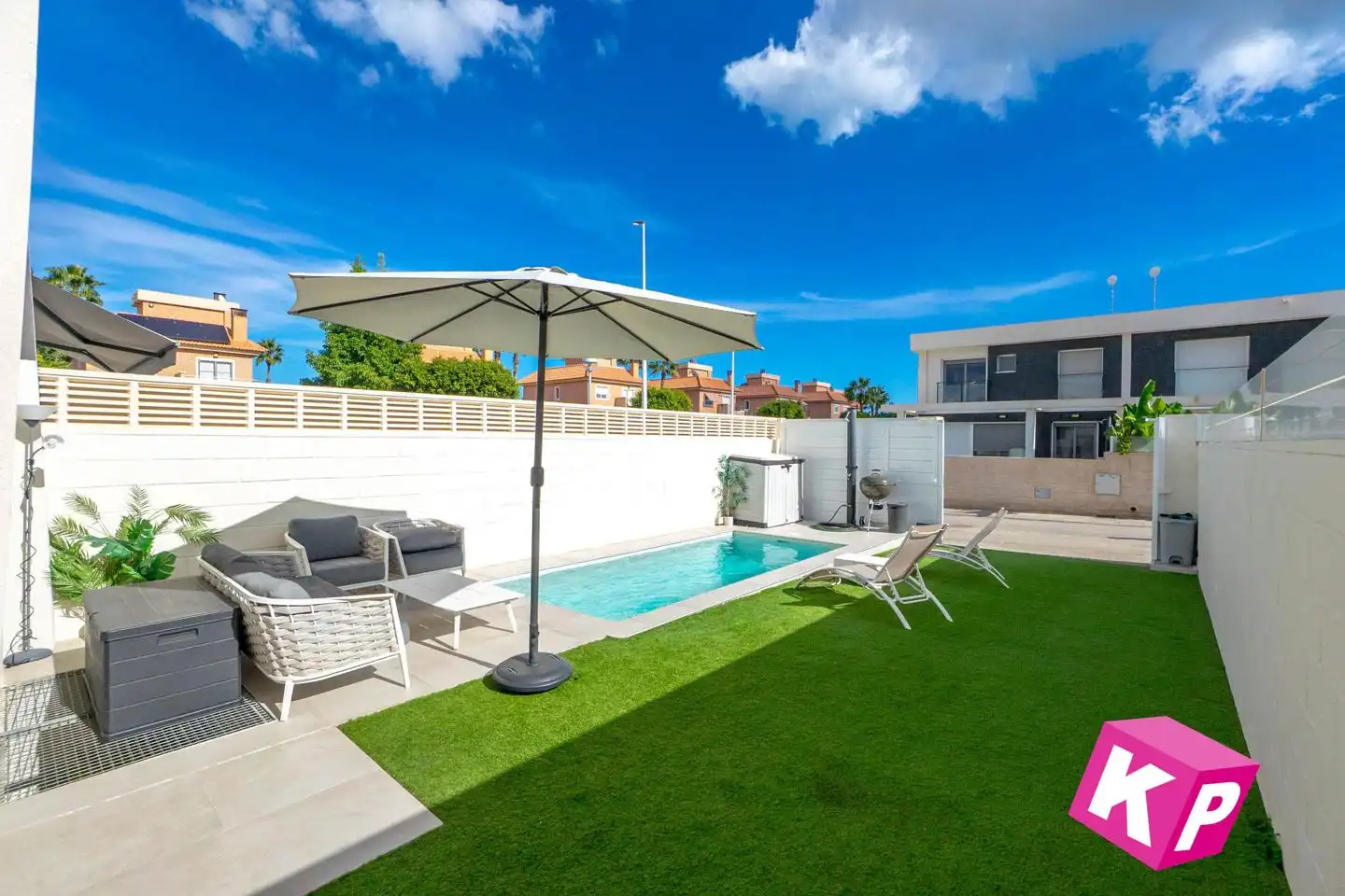 Casa esquina con piscina privada y parking, imatge 3