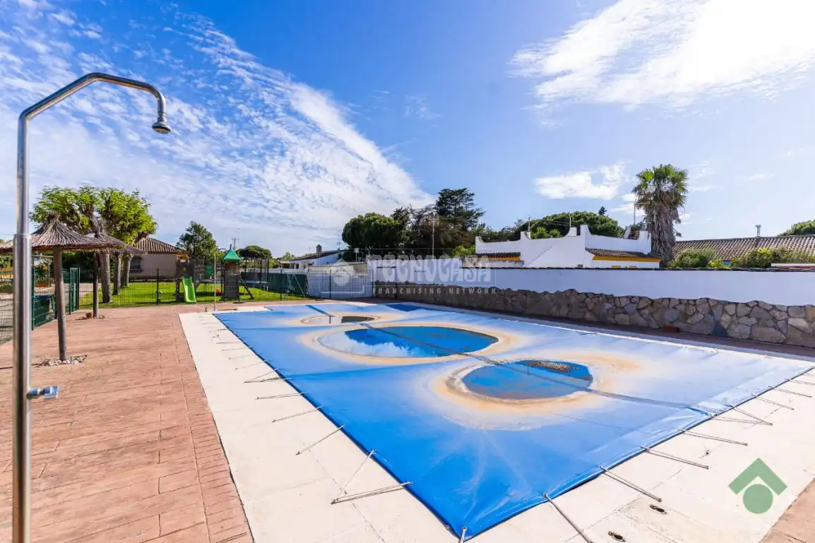 Immobles singulars amb piscina en venda a Conil, imagen 3