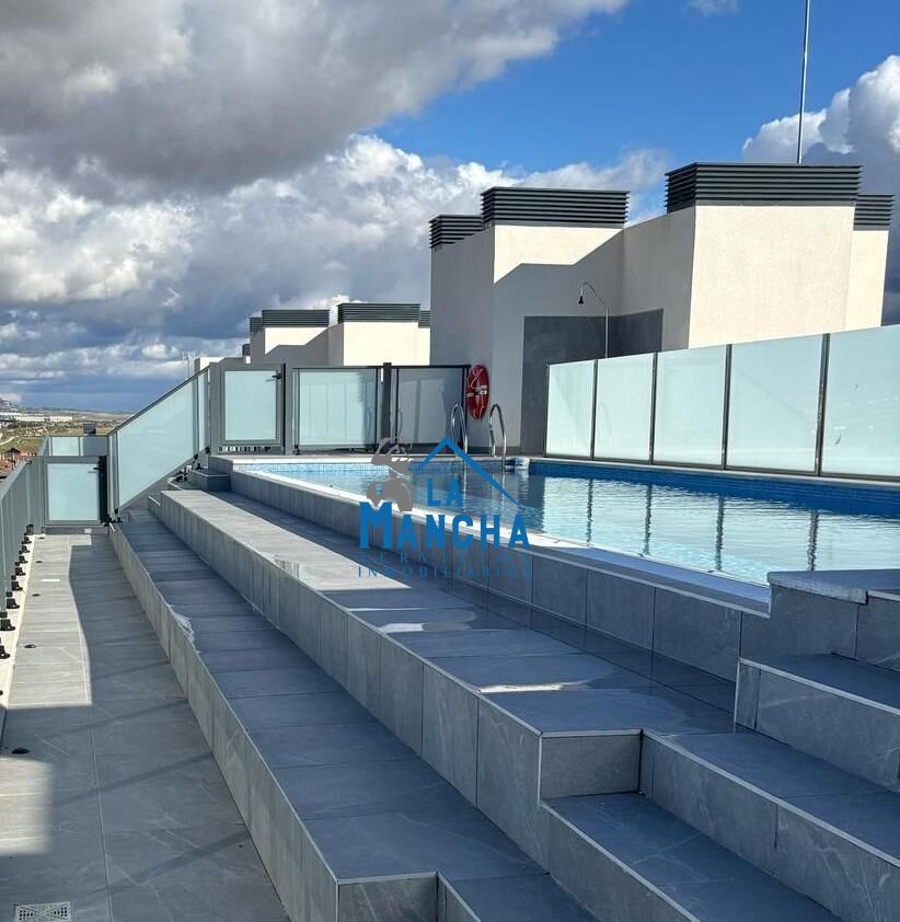 Piscina de Pis en venda en  Albacete Capital amb Calefacció, Traster i Balcó