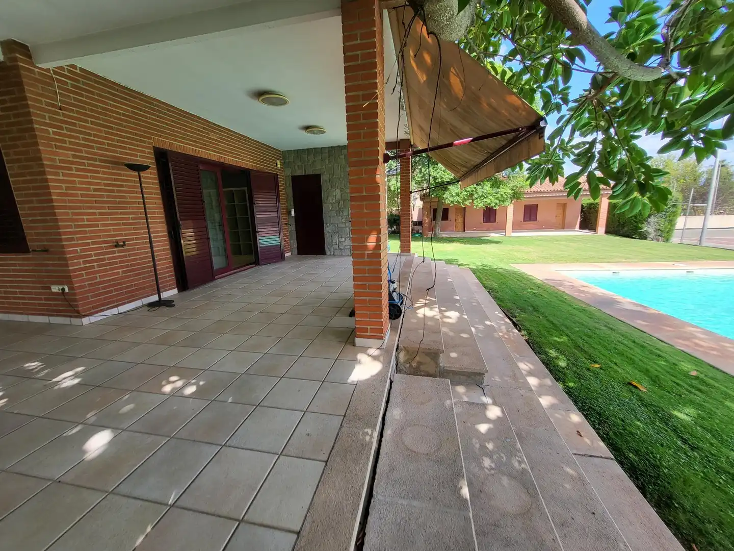 Jardí de Casa o xalet en venda en La Pobla de Vallbona amb Aire condicionat, Calefacció i Piscina