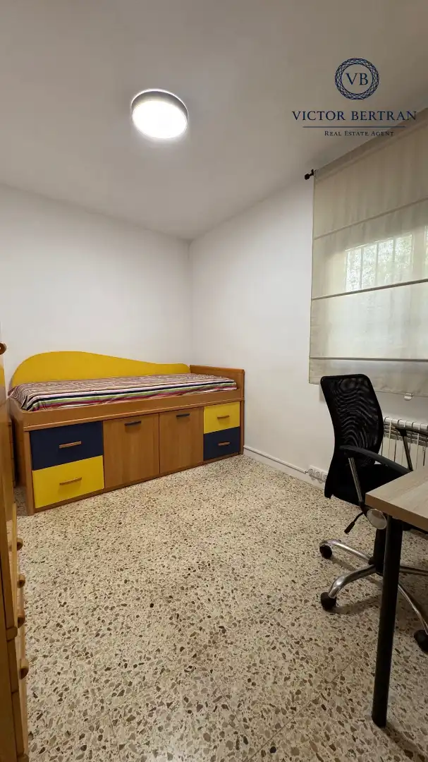 Habitación de Casa adosada en venta en Sant Cebrià de Vallalta con Aire acondicionado, Calefacción y Jardín privado