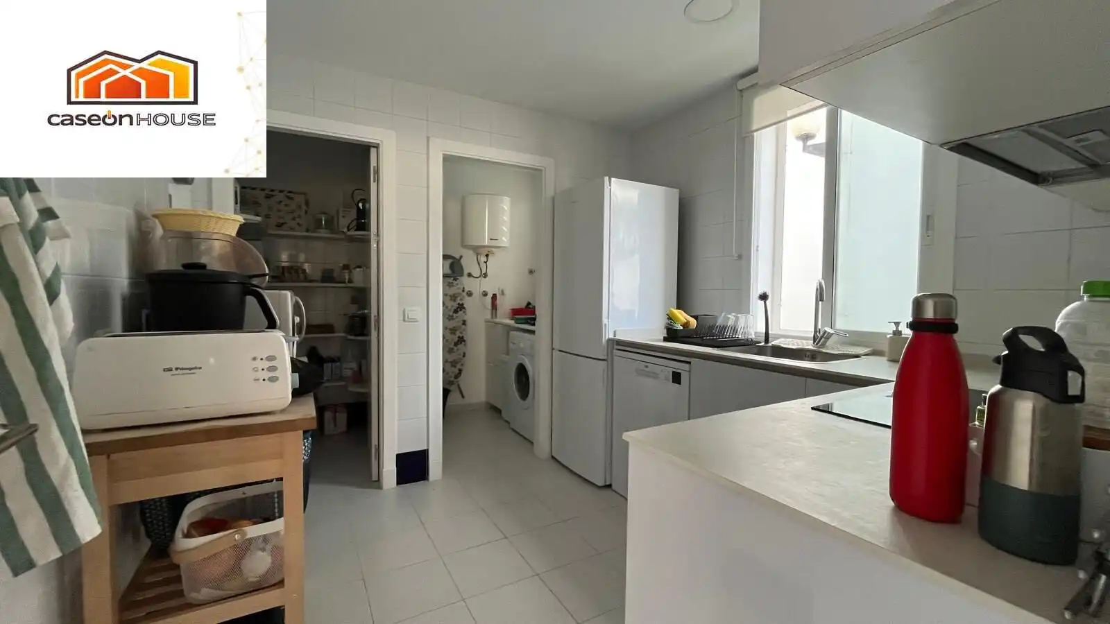 Cuina de Apartament en venda en Chiclana de la Frontera amb Piscina comunitària