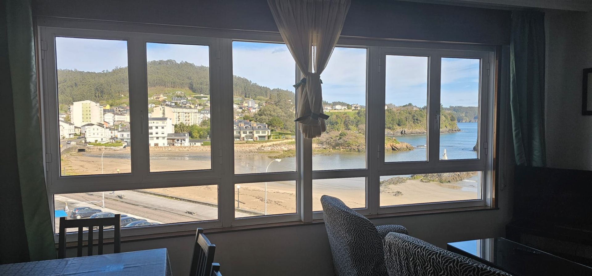 Dormitori de Apartament de lloguer en Viveiro amb Moblat, Forn i Rentadora