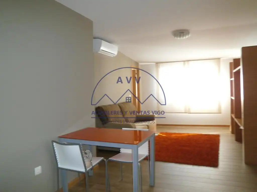 Sala d'estar de Apartament de lloguer en Vigo  amb Aire condicionat, Calefacció i Parquet