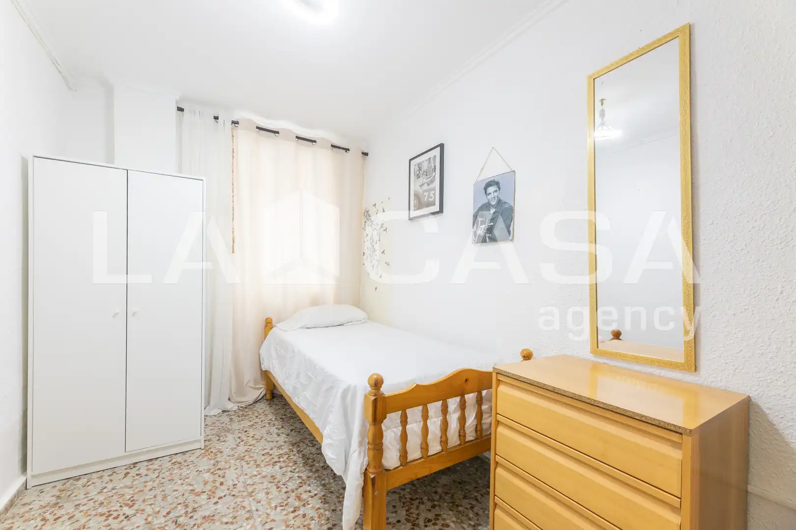 Bedroom of Flat for sale in Valencia