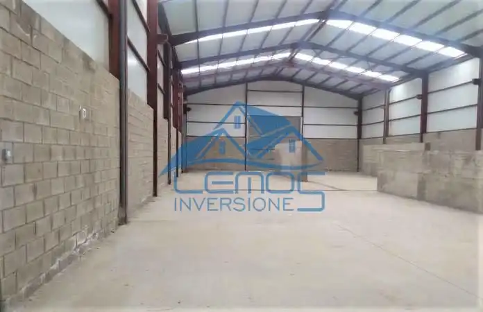 Nau industrial en venda en Cuadros