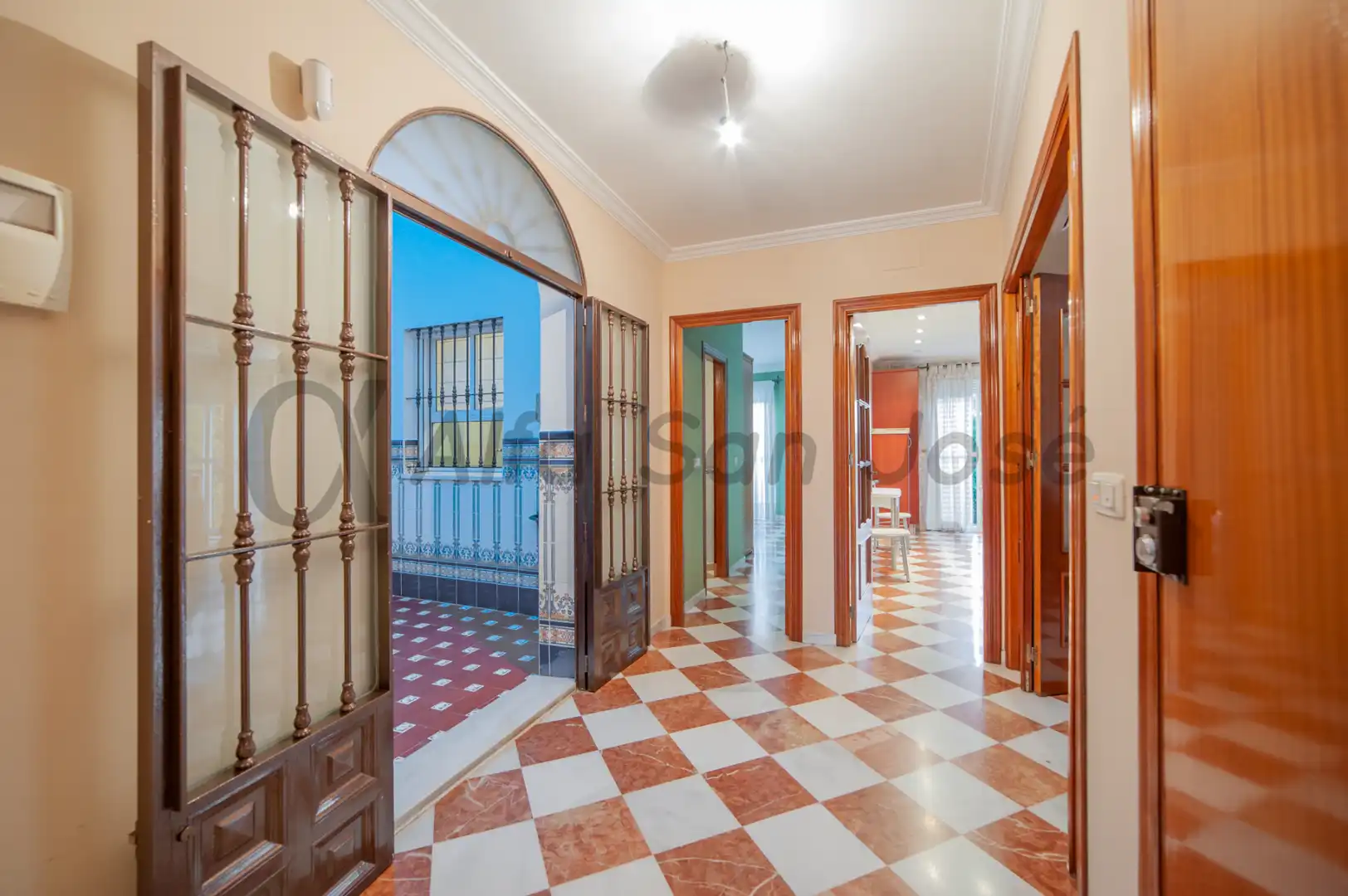 Casa adosada en venda en La Rinconada amb Moblat