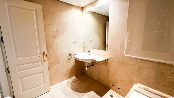 Baño de Piso de alquiler en Madrid con Aire acondicionado, Jardín privado y Trastero