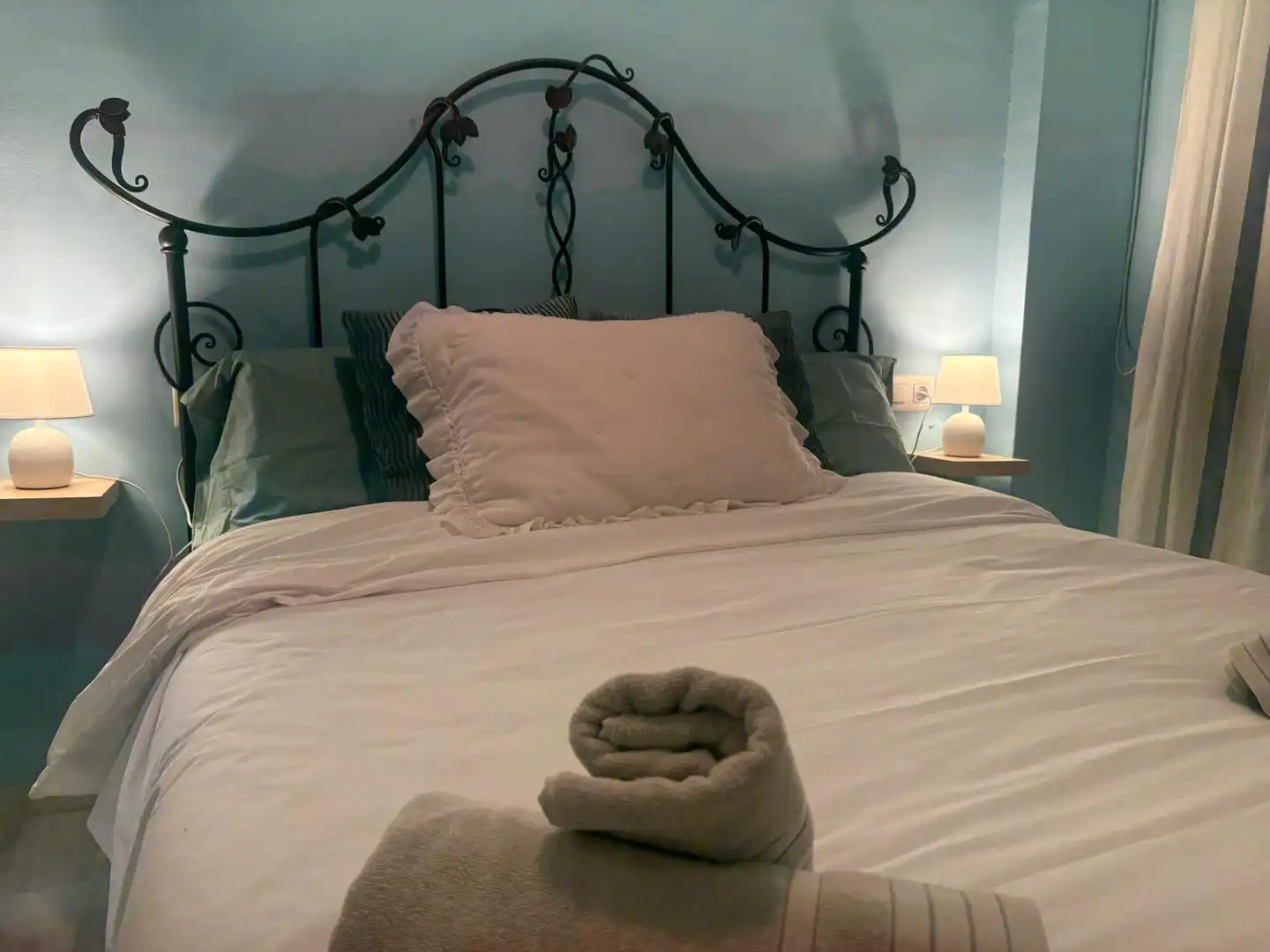 Schlafzimmer von Einfamilien-Reihenhaus zum Verkauf in El Portil mit Heizung, Terrasse und Möbliert