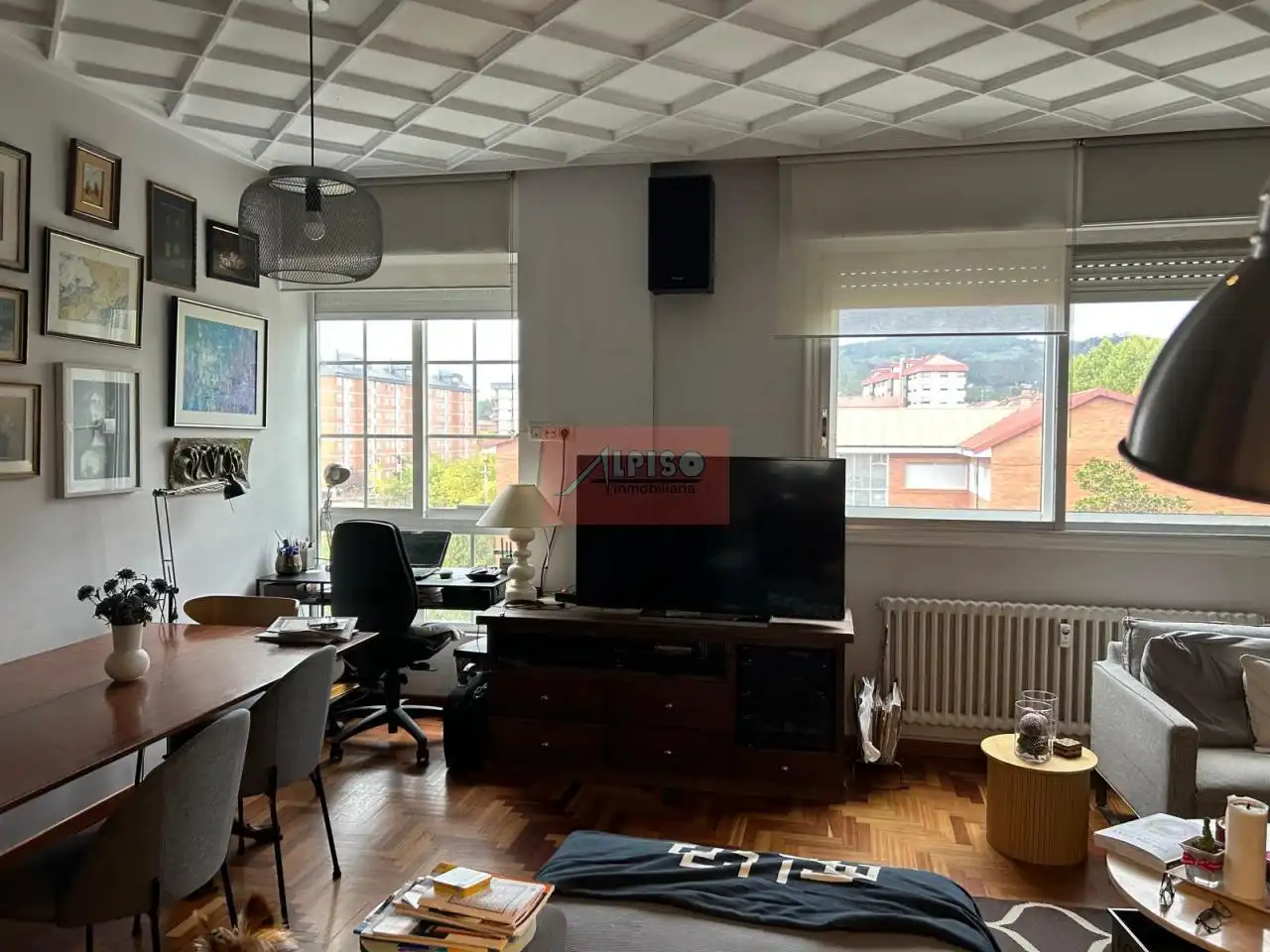 Sala d'estar de Pis en venda en Ourense Capital  amb Calefacció, Parquet i Traster