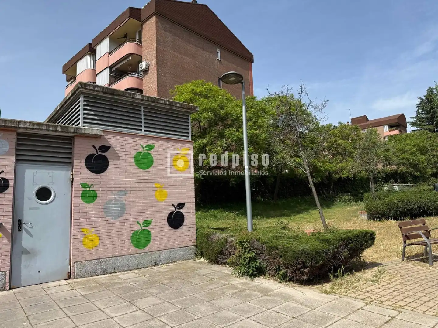 Vista exterior de Pis en venda en Alcobendas amb Calefacció, Jardí privat i Piscina
