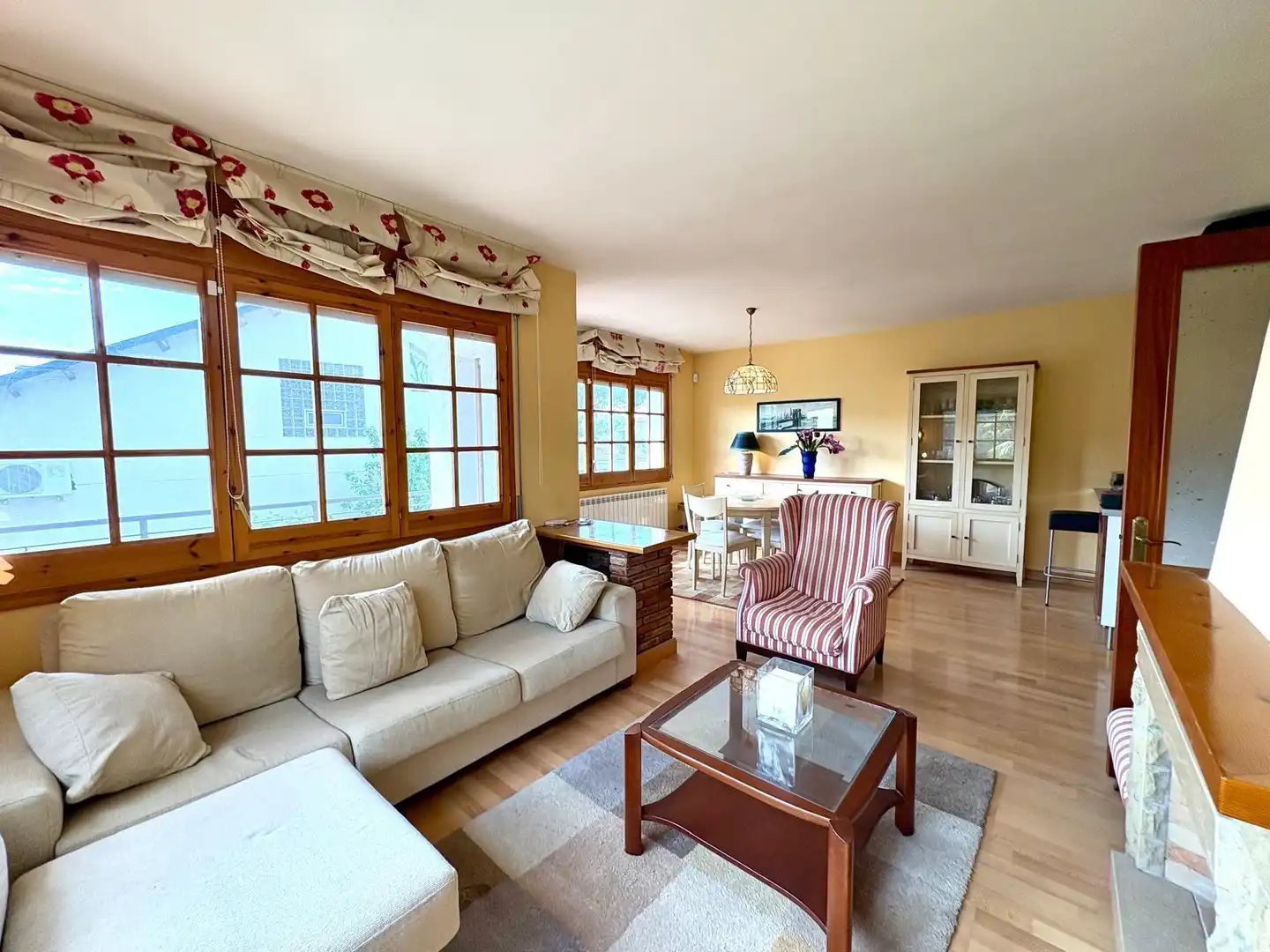 Sala de estar de Casa o chalet en venta en Lliçà d'Amunt con Aire acondicionado, Calefacción y Jardín privado