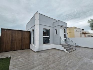 Adosado con jardín en venta en La Sierra Golf