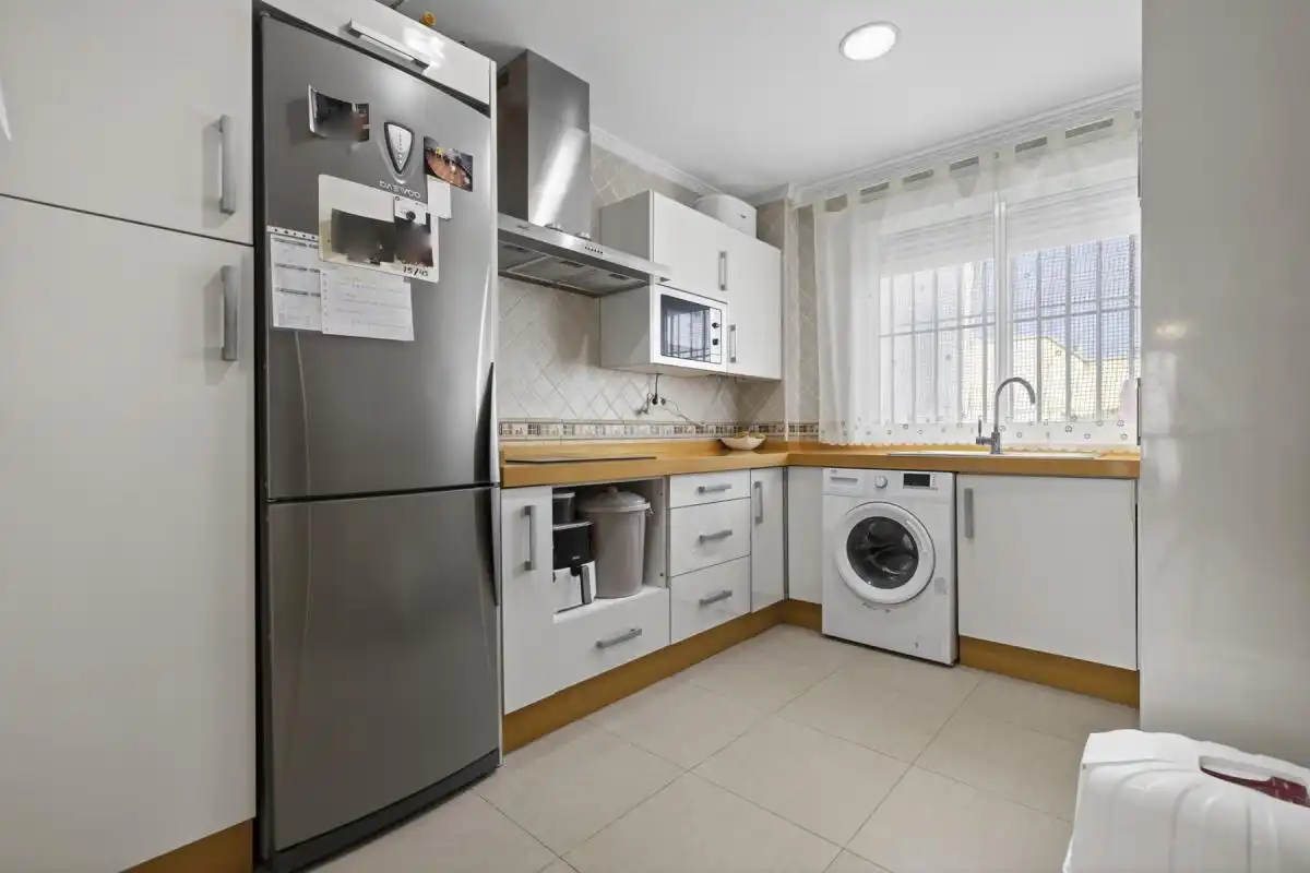 Kitchen of Flat for sale in Alcalá de Guadaira  with Air Conditioner, Heating and Furnished