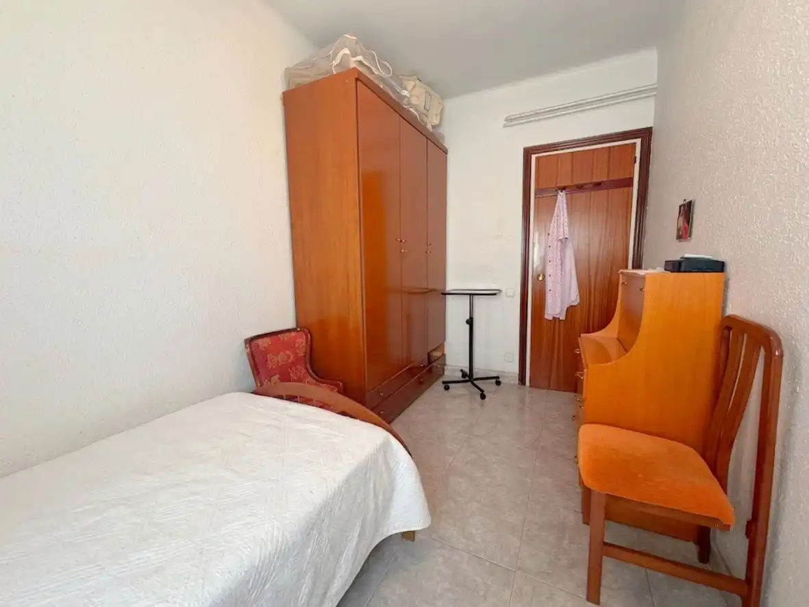 Habitación de Ático en venta en L'Hospitalet de Llobregat con Calefacción, Terraza y Horno