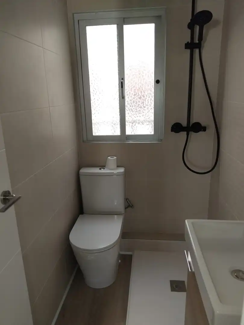 Baño de Piso en venta en Ronda con Aire acondicionado, Calefacción y Terraza