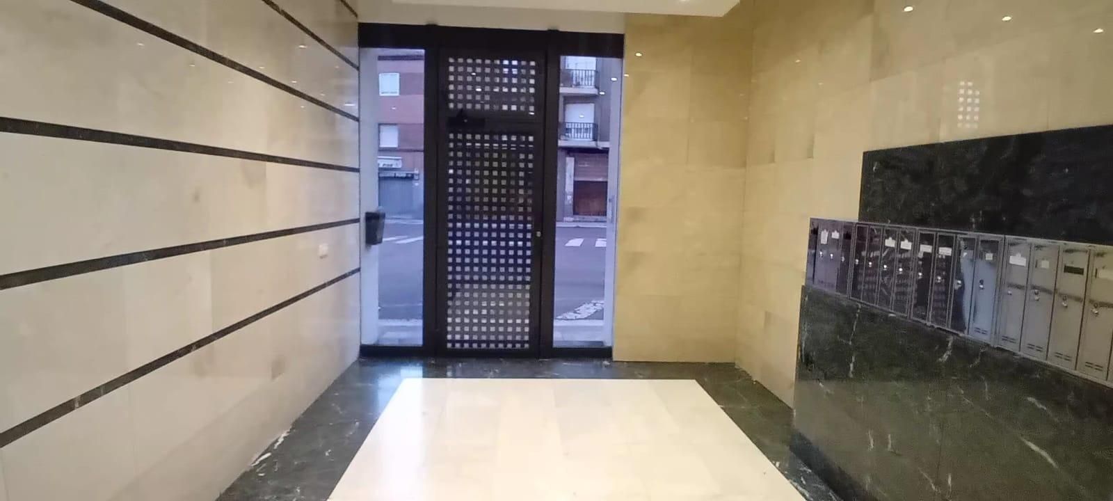 Àtic de lloguer en León Capital  amb Parquet