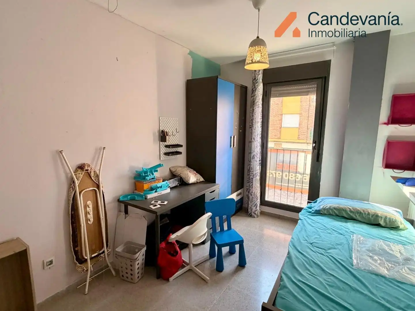 Habitación de Piso en venta en Zuera con Calefacción, Terraza y Horno