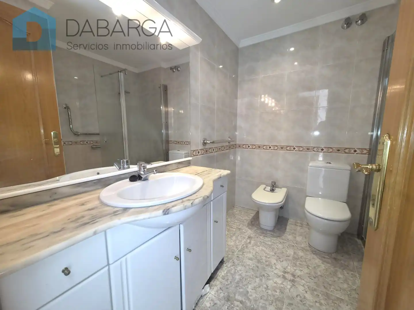 Baño de Piso en venta en Ripollet con Calefacción, Trastero y Horno