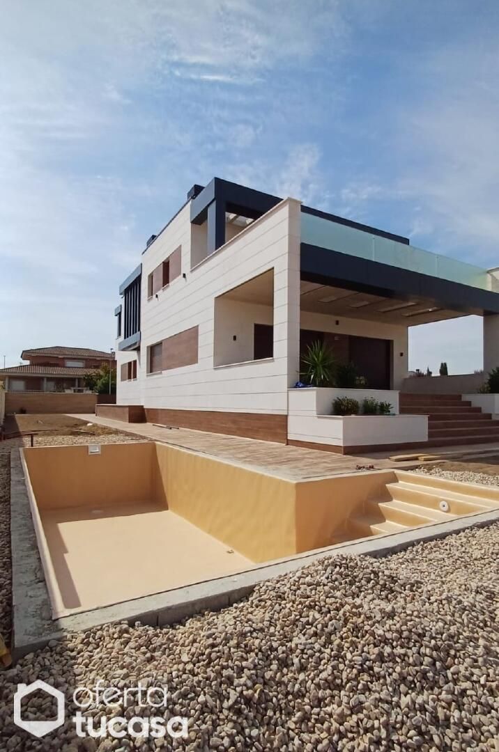 Exterior view of Flat for sale in Carbajosa de la Sagrada  with Air Conditioner, Private garden and Terrace