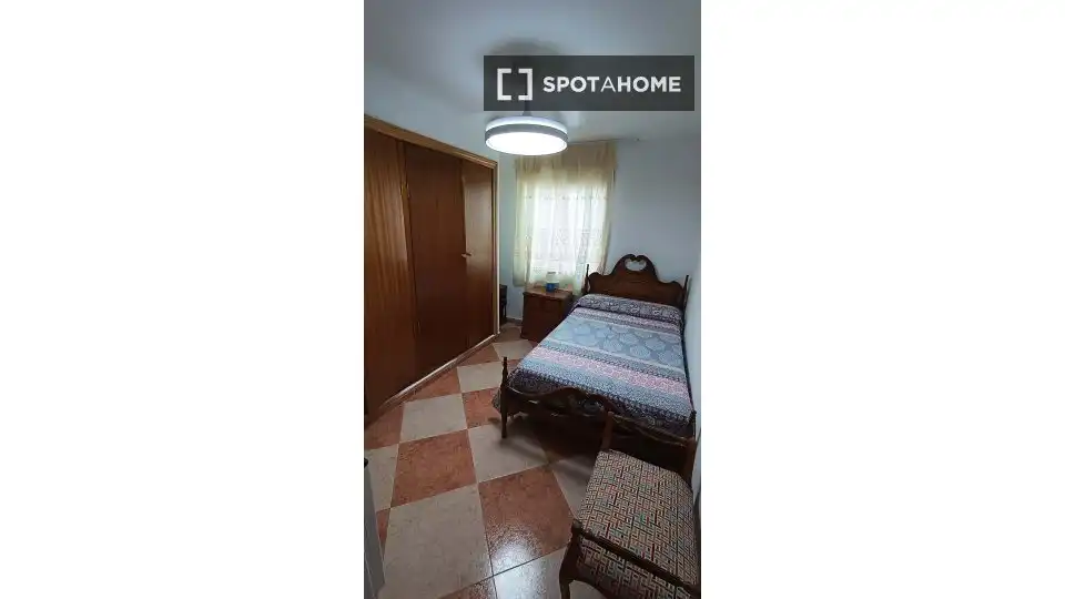 Habitación de Apartamento para compartir en Fuente Vaqueros con Aire acondicionado, Terraza y Amueblado