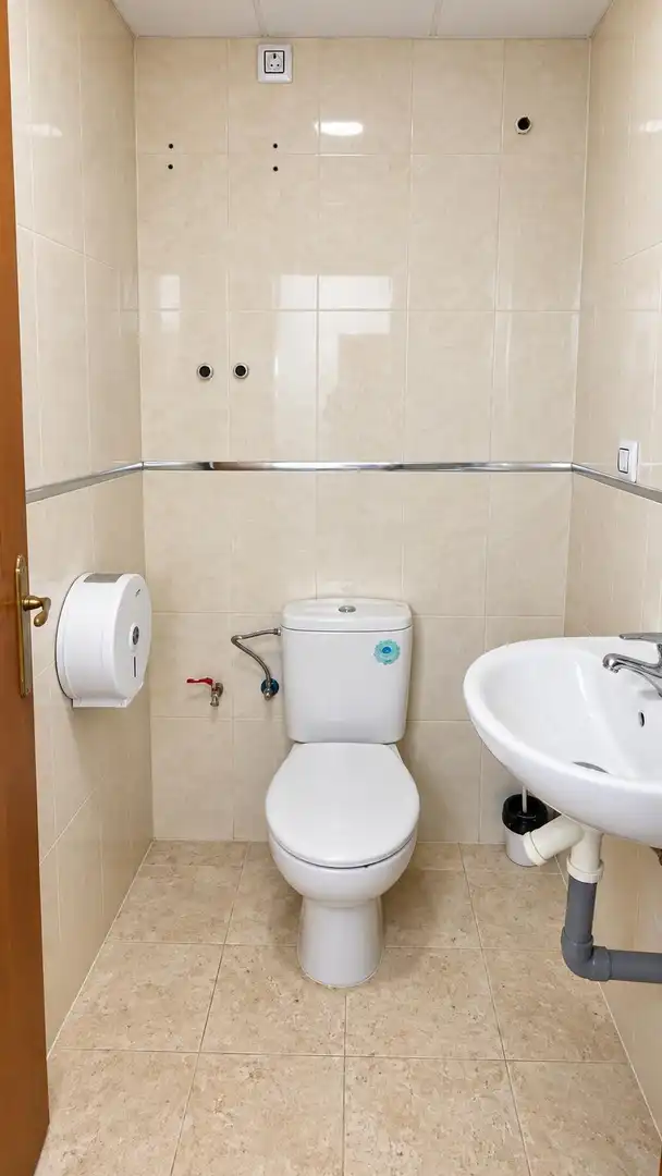 Baño de Local en venta en Vegas del Genil