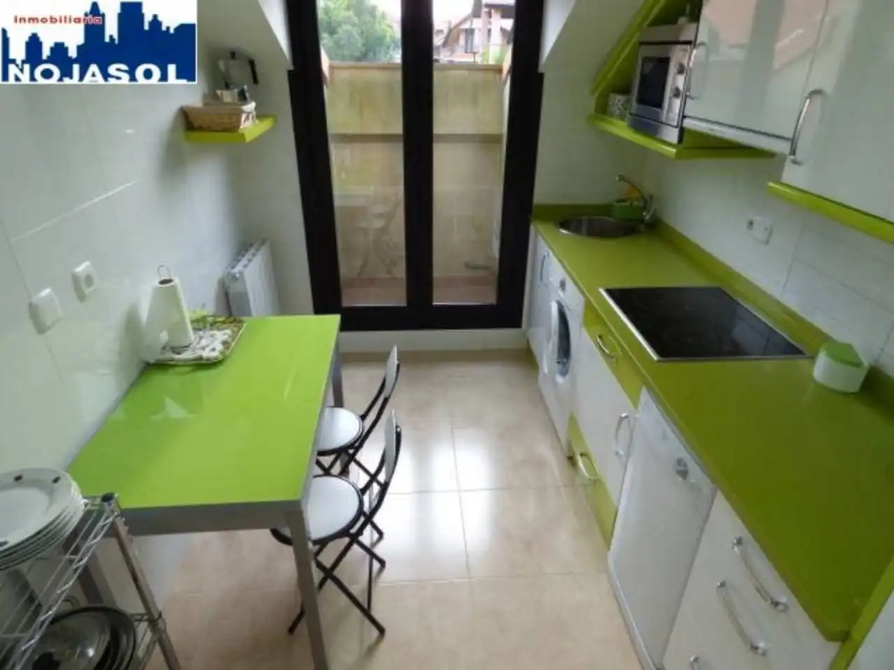Cuina de Àtic de lloguer en Noja amb Calefacció, Terrassa i Moblat